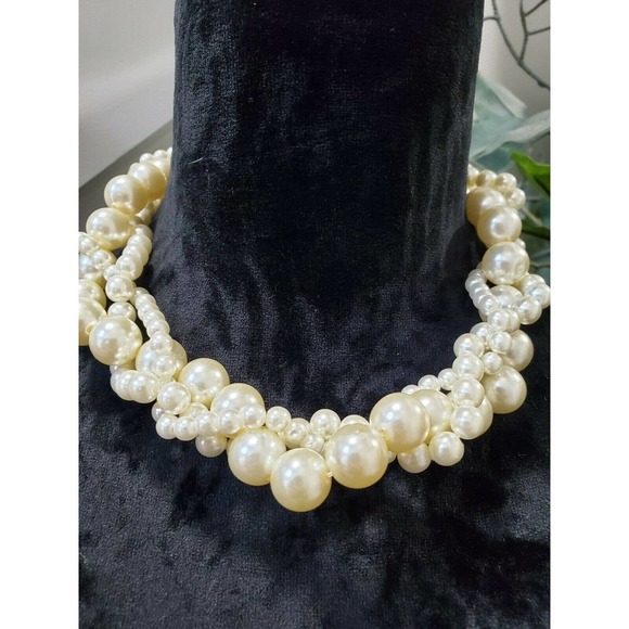 Double Layered White Pearl Fashion Necklace - Picture 6 of 8